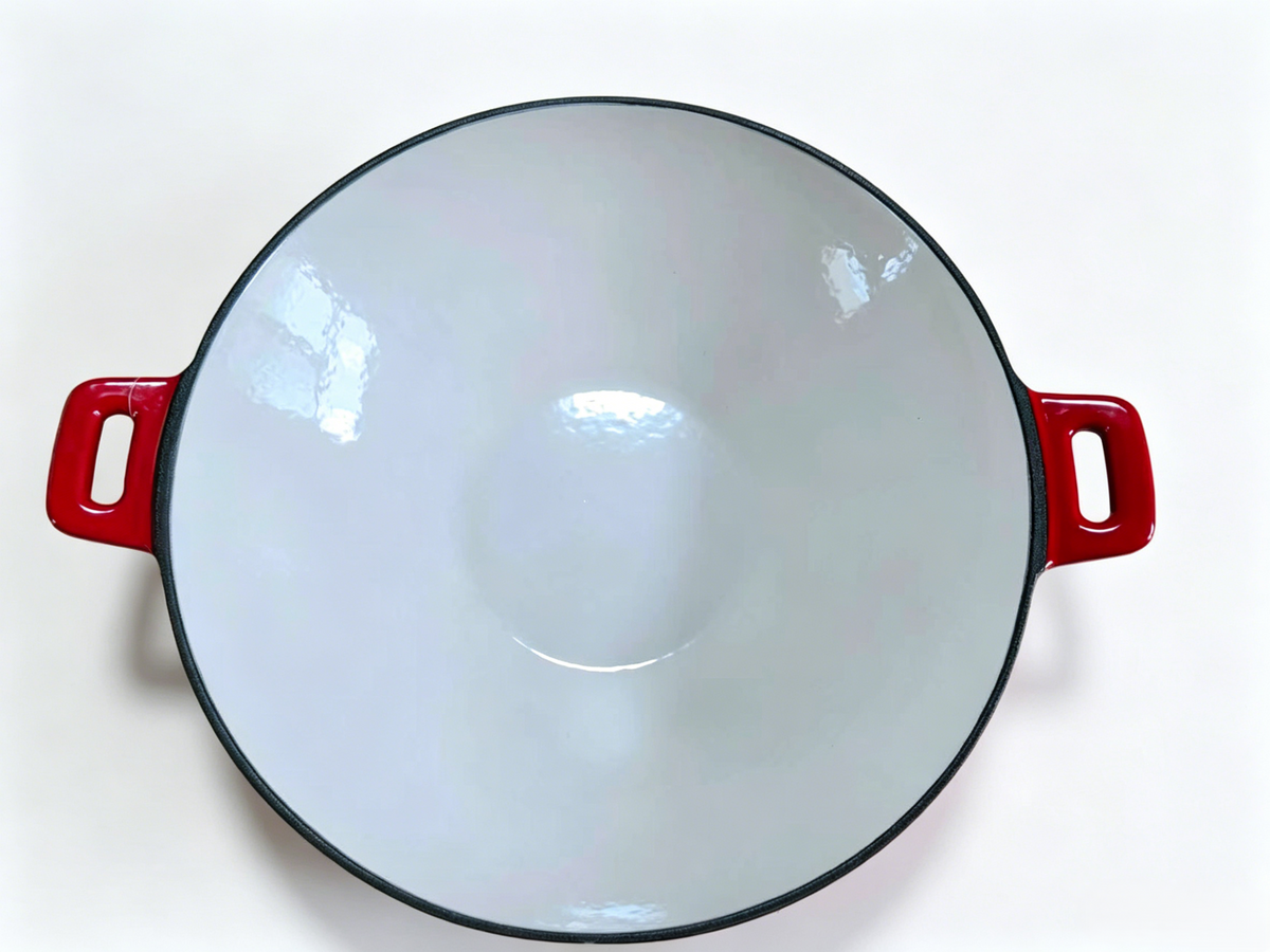 Set Premium două Wok-uri din Fontă Emailată, 31 cm și 37 cm, Roșu Exterior / Alb Interior