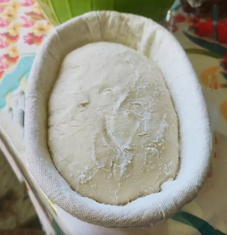 Coşuleţ din ratan  cu panza pentru prepararea pâinii ovale mare