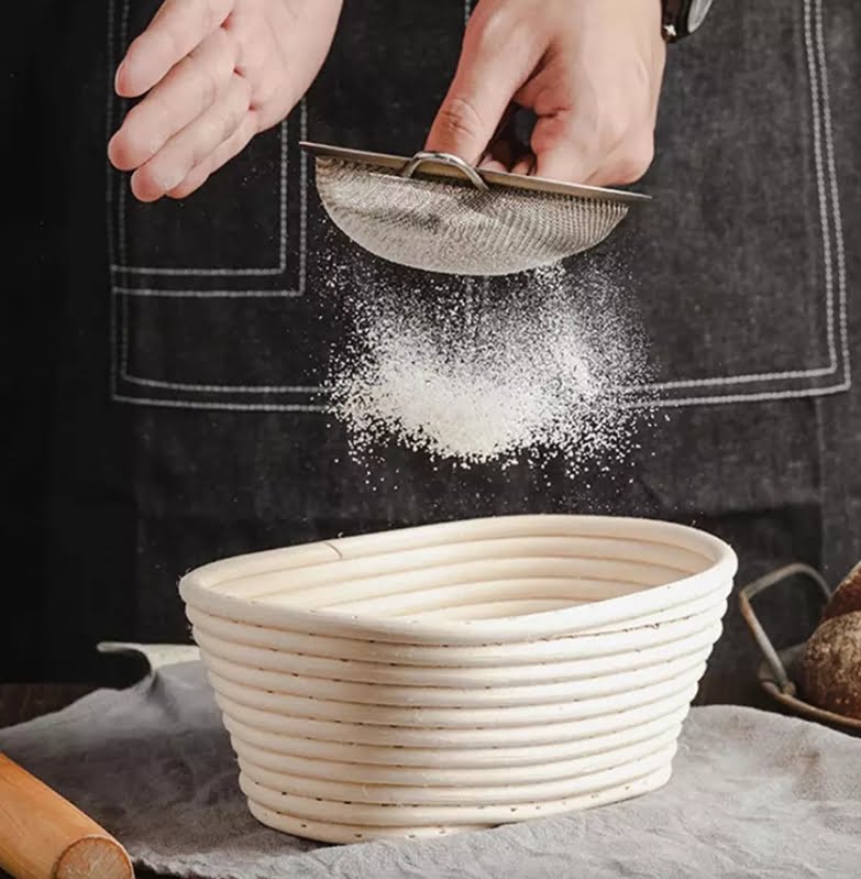 Coşuleţ din ratan  cu panza pentru prepararea pâinii ovale mare
