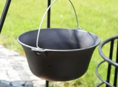 Ceaun din fonta 10.8 l + trepied
