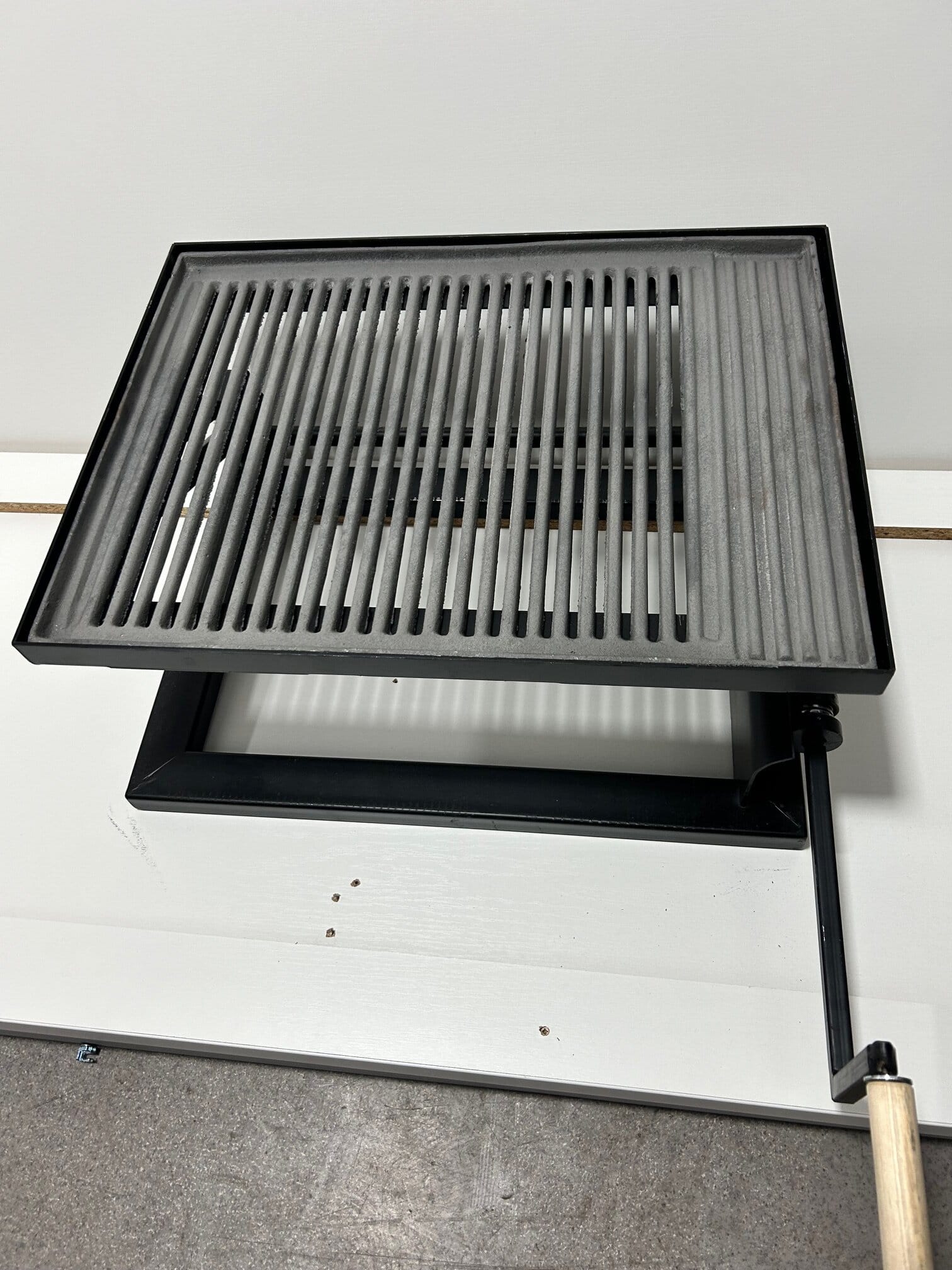 Gratar reglabil 60x45 cm din otel si fonta