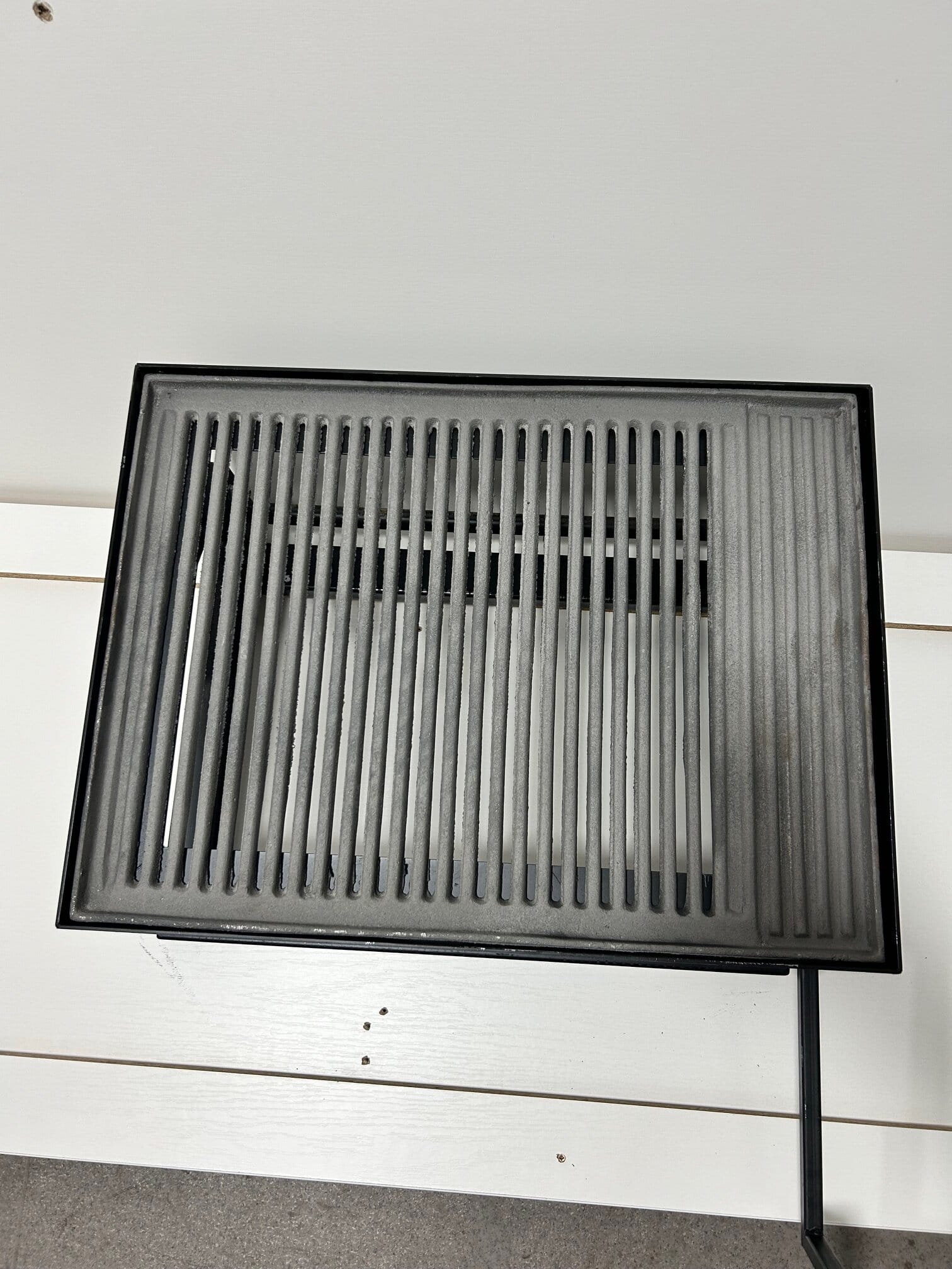 Gratar reglabil 60x45 cm din otel si fonta