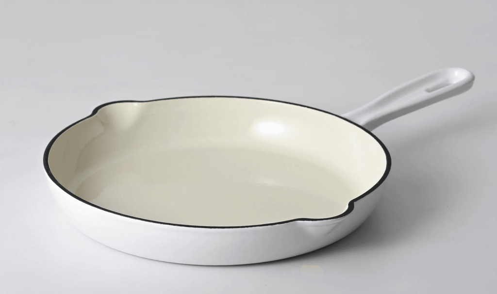 Tigaie fonta emailata 26 cm ALB